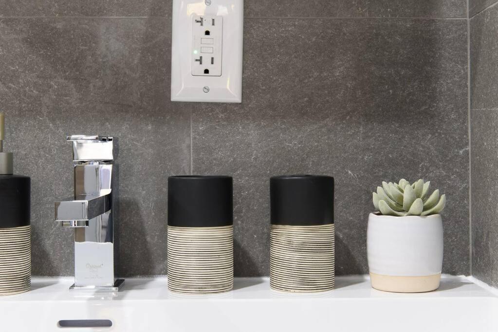 1597-8 Luxury Upper East Side W&d Apartment