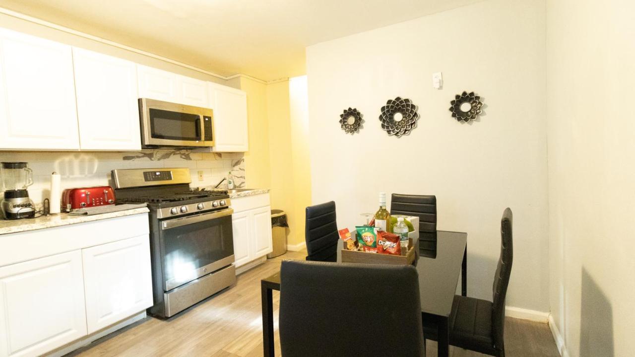 Cozy Shack 1 Bedroom Studio With Sofa And Full Kitchen In Elmhurst Ny Appartement New York