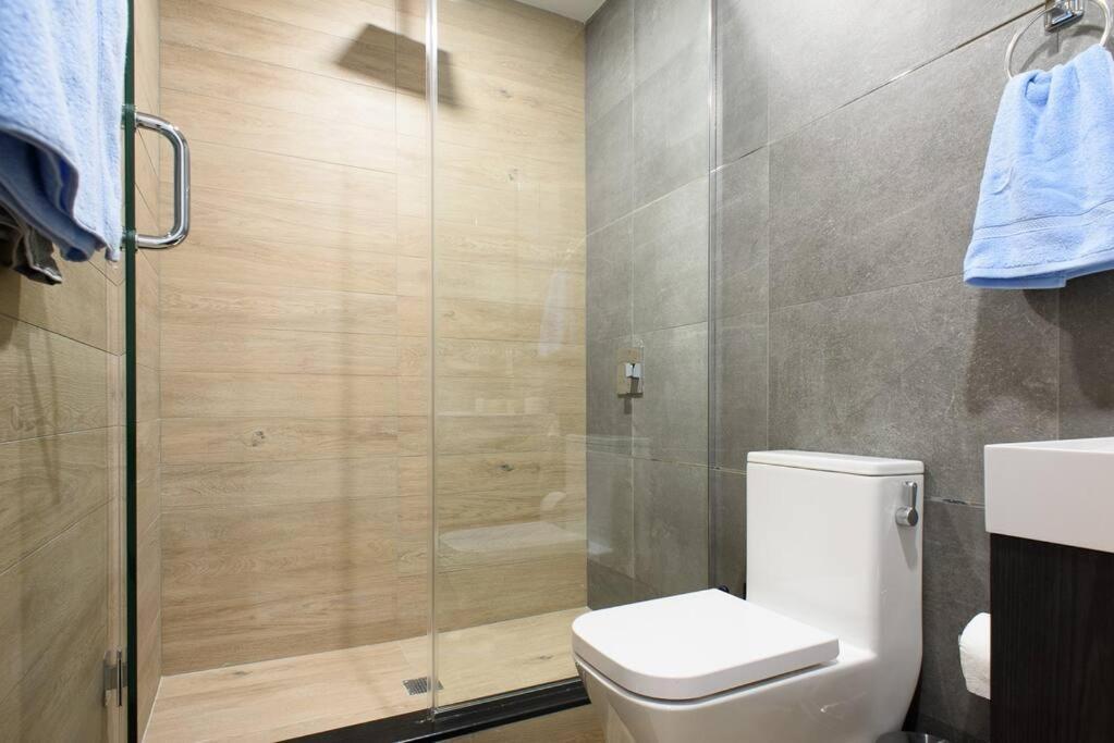 Apartment 1597-8 Luxury Upper East Side W&d