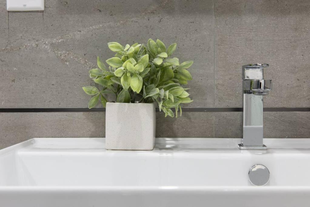 78-2b New Furnished 1br Wd Walk To Park Apartment