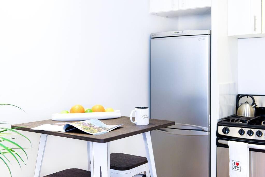 62-3b Prime Ues Walk To Park * New York