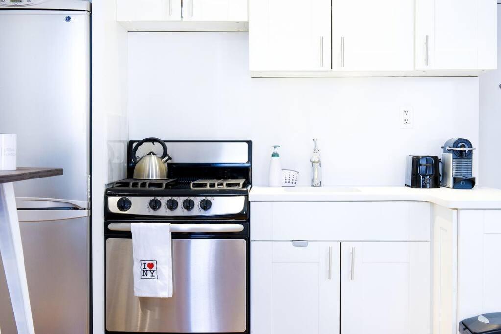 62-3b Prime Ues Walk To Park * New York