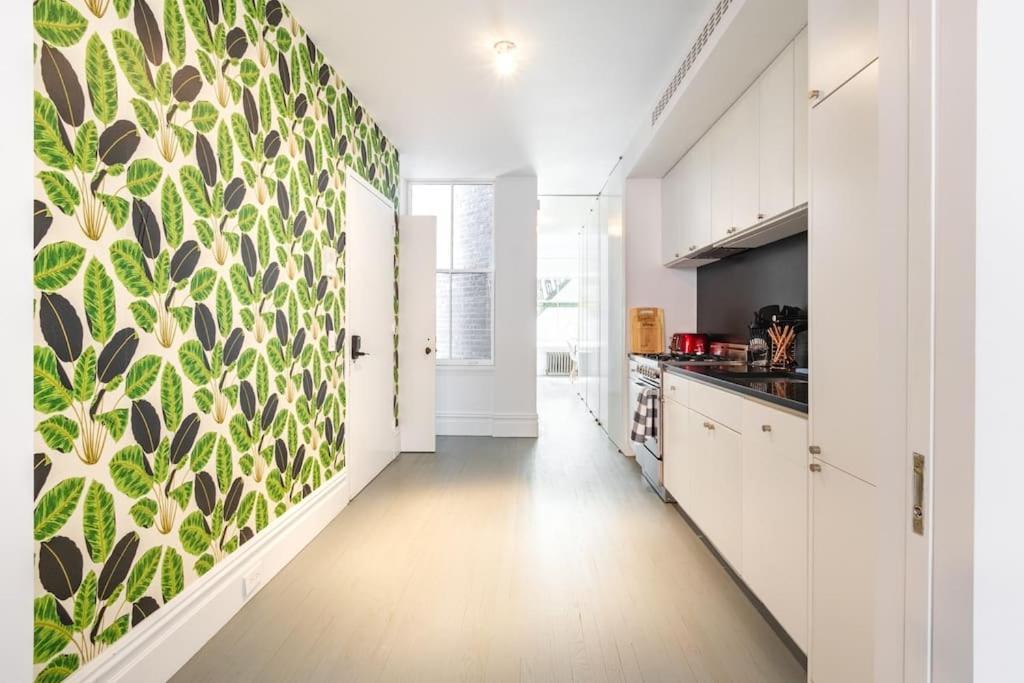 Apartment E10-2 Designer East Village Townhouse 1br W D *