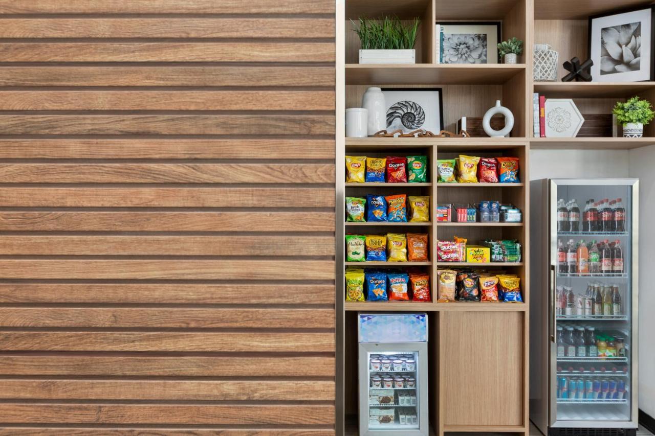 Hotel Lic - Laguardia West, An Ihg