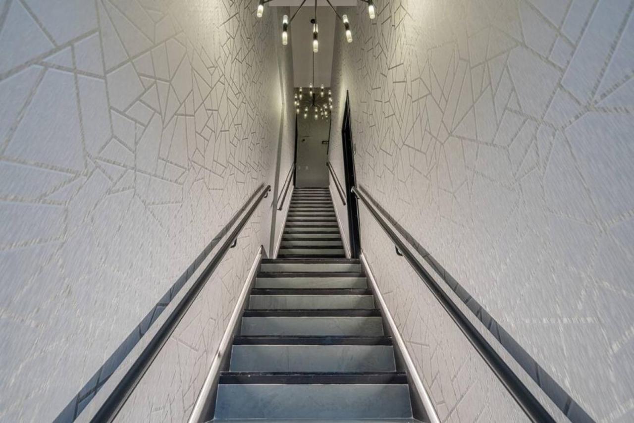 Chic Mezzanine Loft With Rooftop And Shoreline Nearby At 