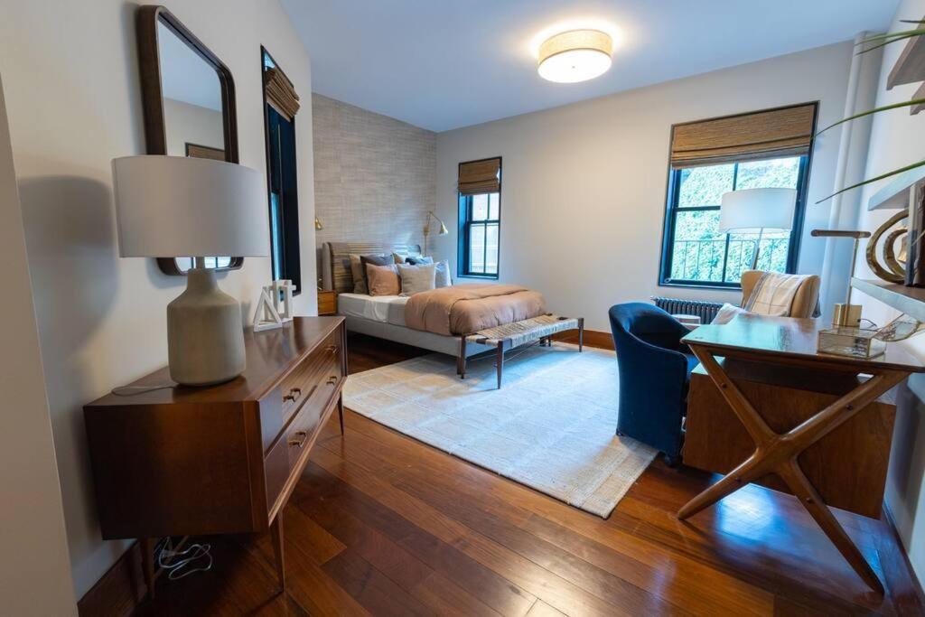 Apartment E10-3 3br Designer Townhouse *