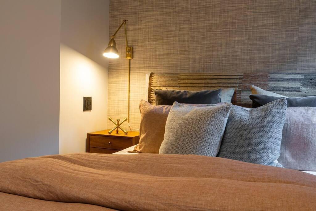 Apartment E10-3 3br Designer Townhouse *