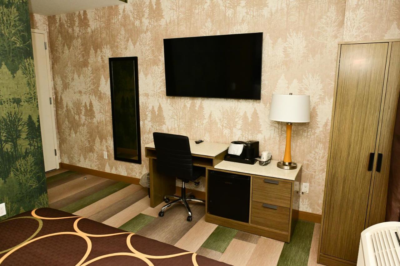 Super 8 By Wyndham Bronx Near Botanical Garden New York