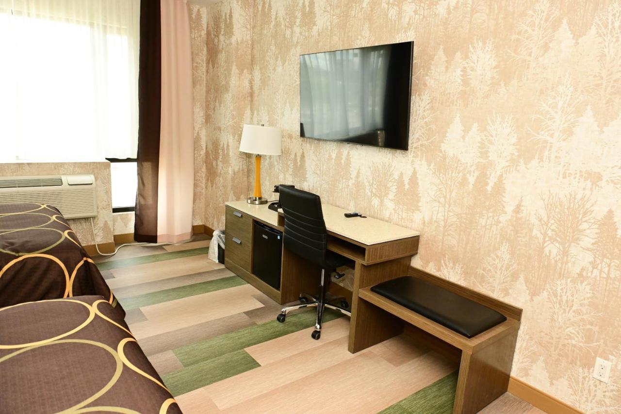 Super 8 By Wyndham Bronx Near Botanical Garden