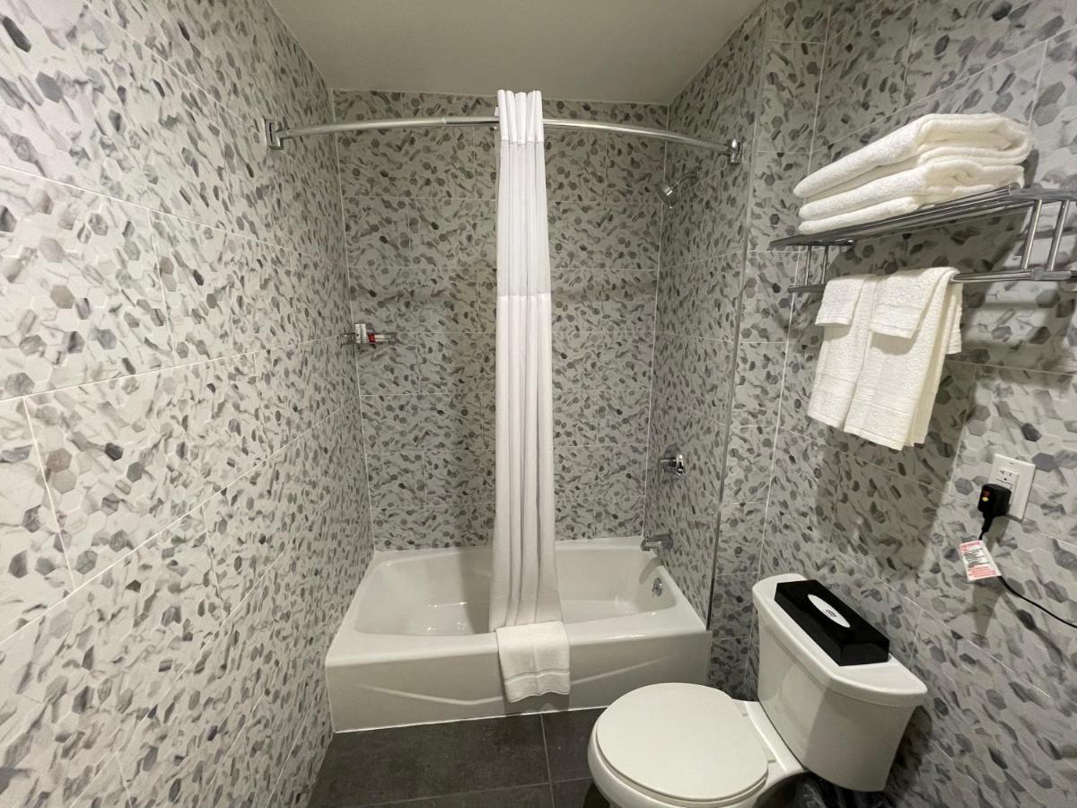 Super 8 By Wyndham Bronx Near Botanical Garden