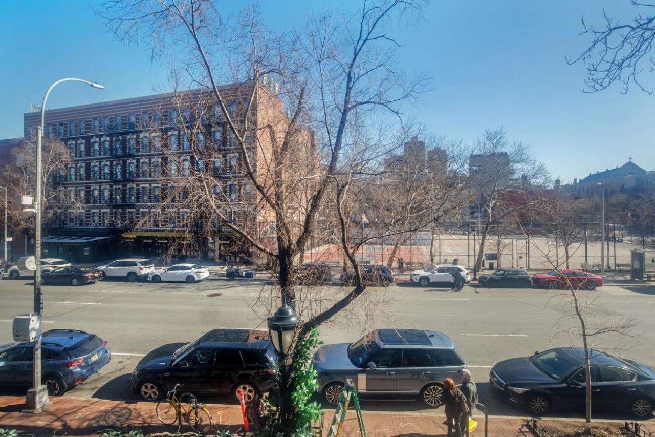 Corner 1br In W Village W Doorman Nyc-157 Apartment *