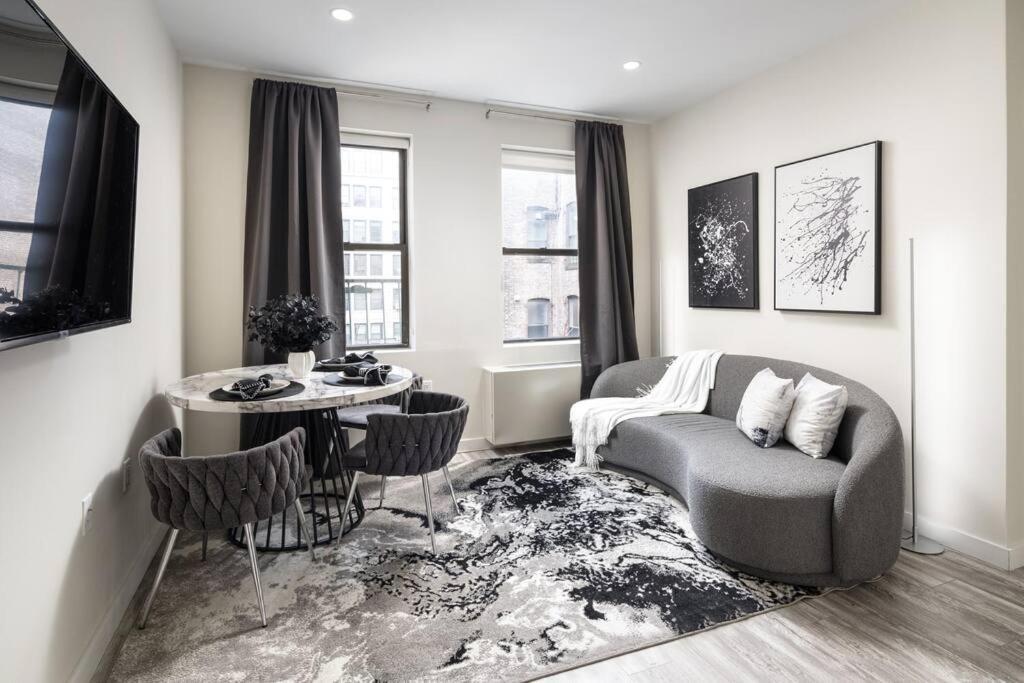 Modern Spacious In Chelsea Apartment New York