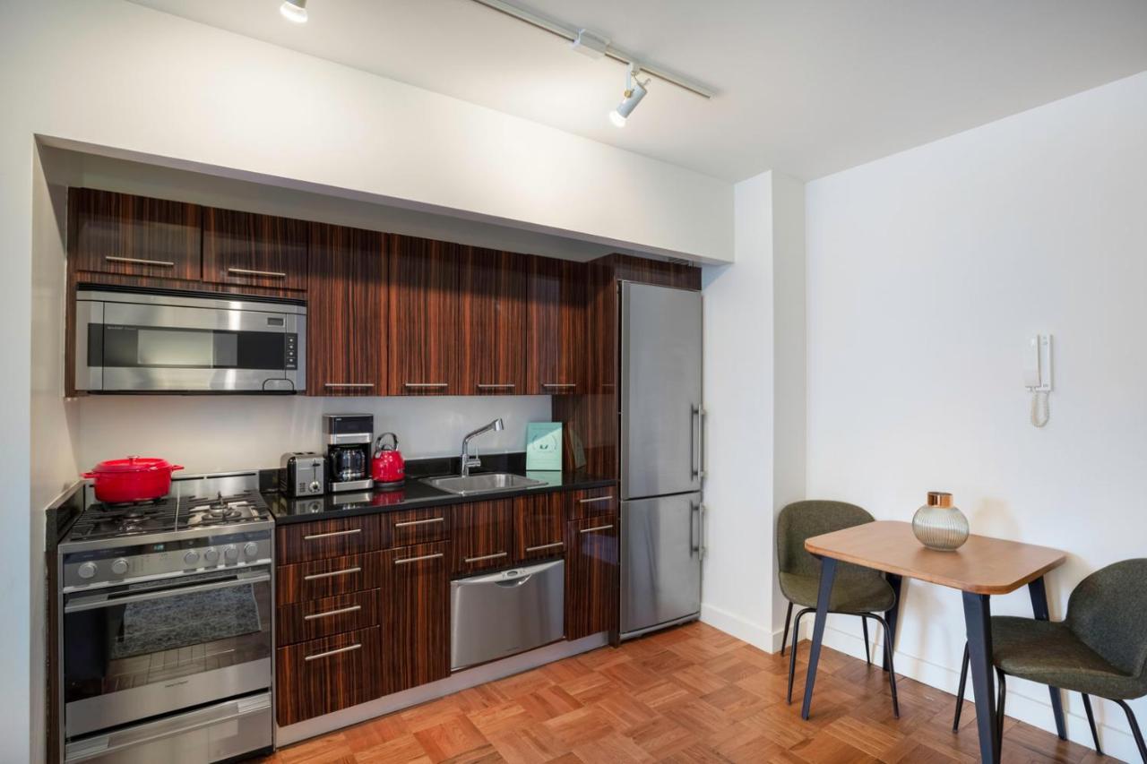 Fidi W Residents Bar Golf Simulator Gym Nyc-271 Apartment *