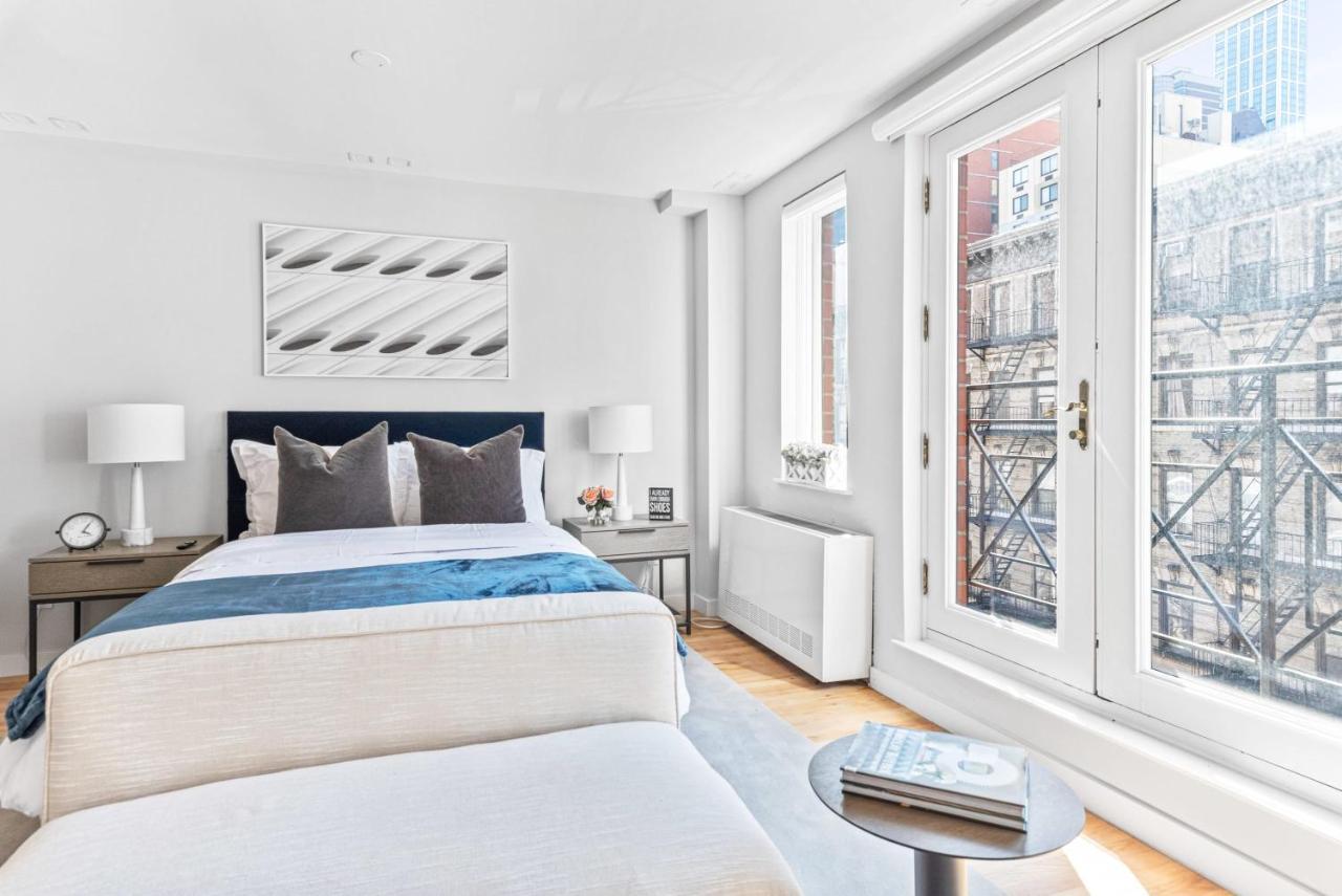 Modern Studio With Charming Juliet Balcony In Upper East Side Holiday home