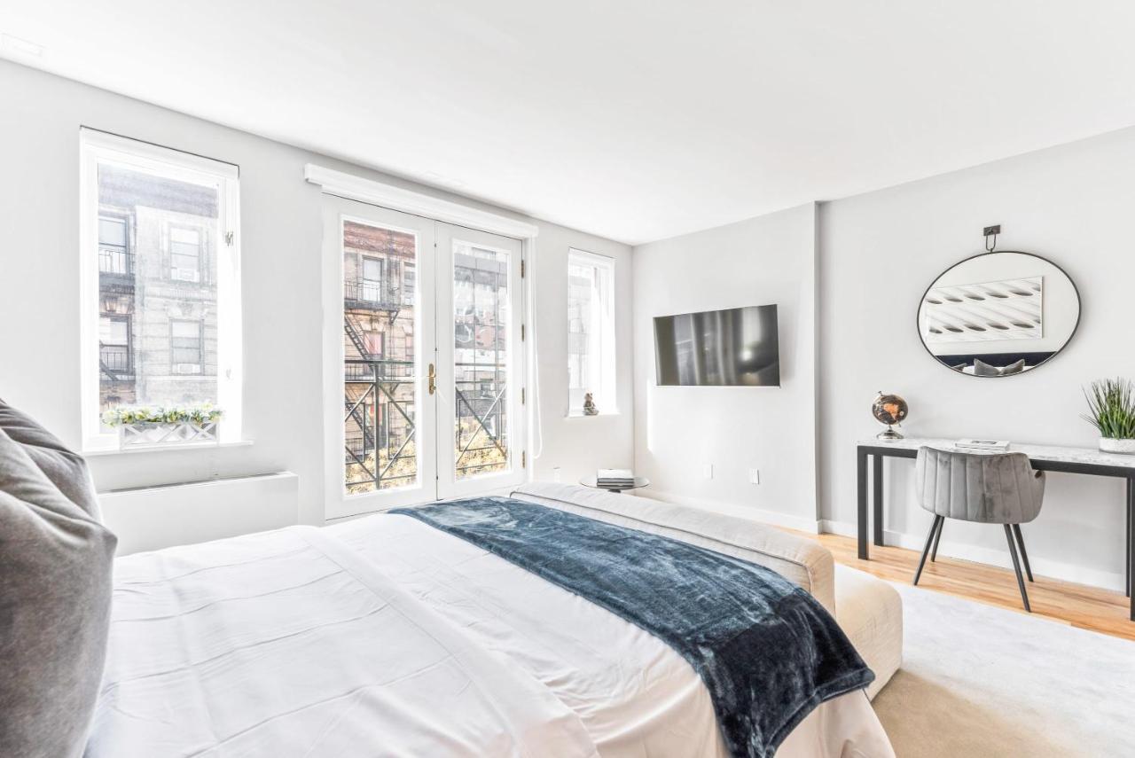 Modern Studio With Charming Juliet Balcony In Upper East Side Holiday home