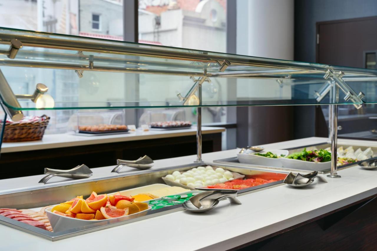 By Marriott Manhattan/central Park Hotel New York