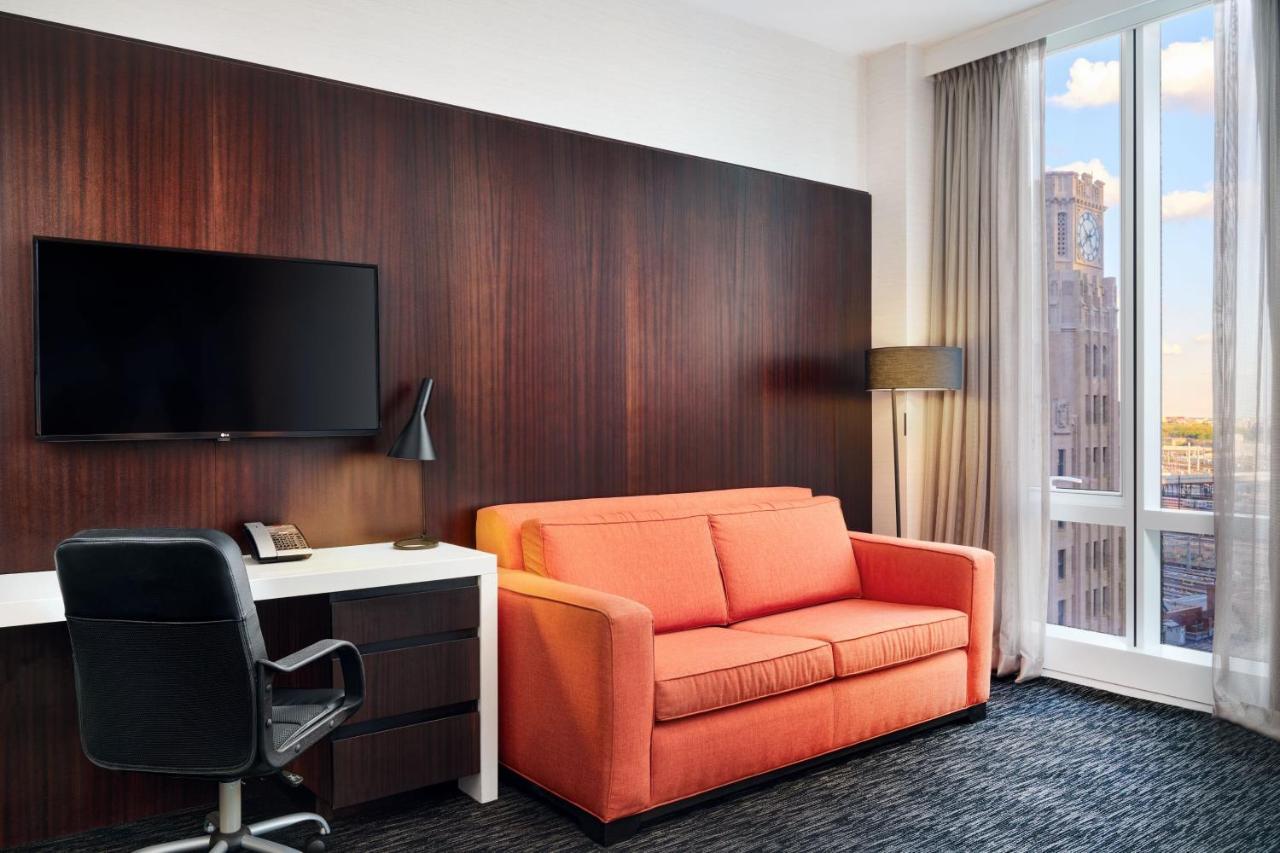 Courtyard By Marriott Long Island City/new York Manhattan View Hotel