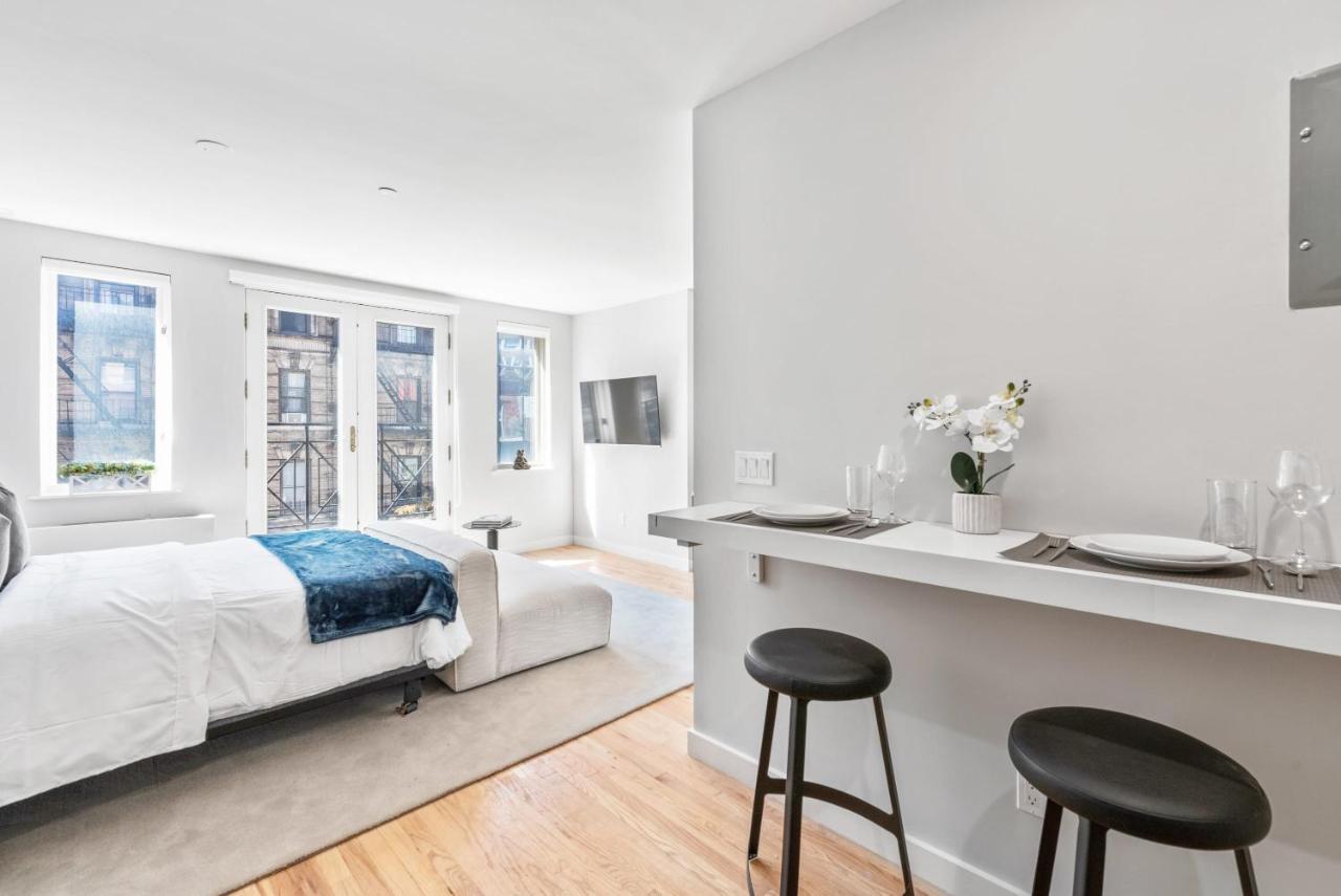 Modern Studio With Charming Juliet Balcony In Upper East Side Holiday home *