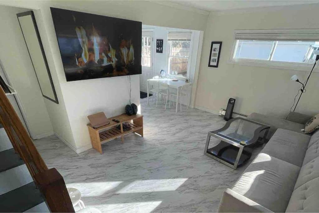 Villa Entire 3bdr W/parking, Backyard, Firepit, Bbq *