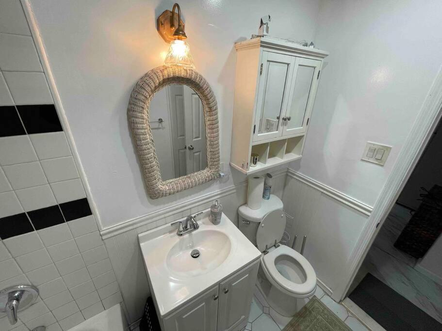 Entire 3bdr W/parking, Backyard, Firepit, Bbq Villa New York