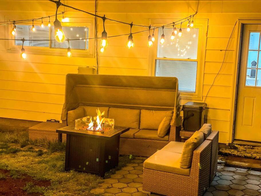 Villa Entire 3bdr W/parking, Backyard, Firepit, Bbq New York