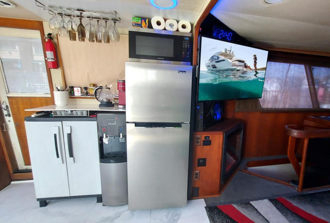 Botel Oceanfront 3-decks @ Yacht *