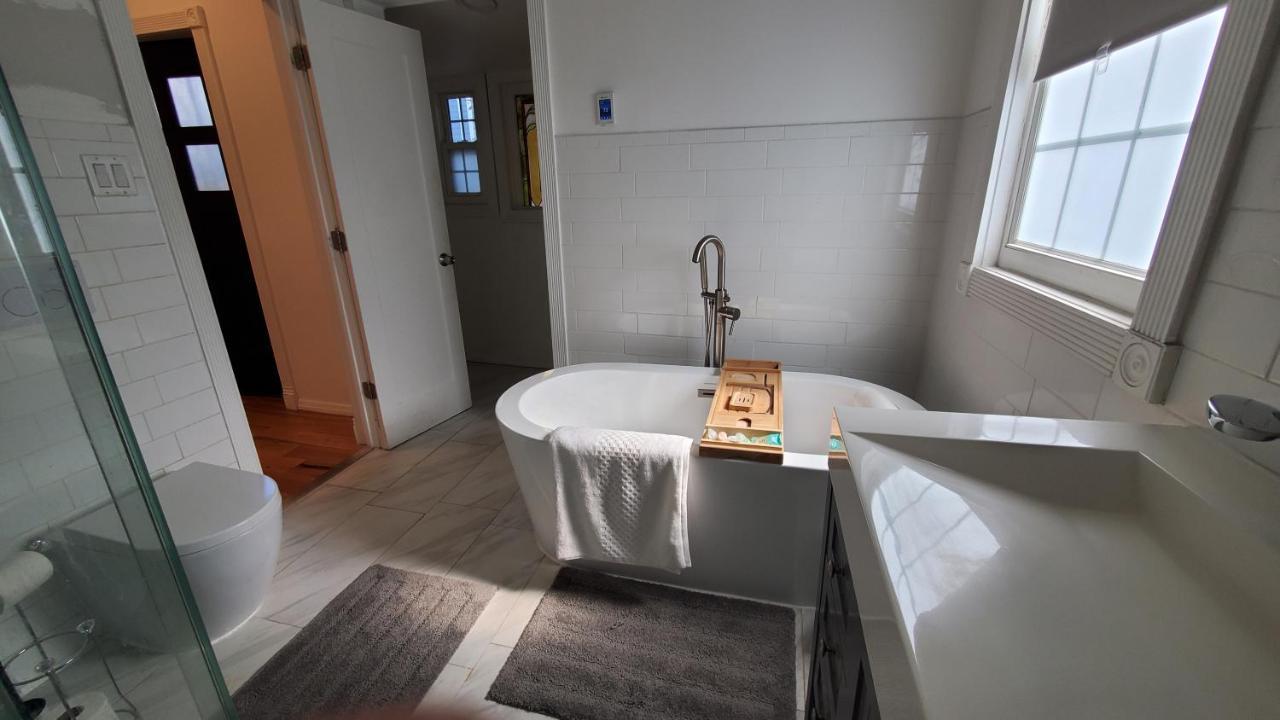 Gorgeous Victorian House!! Entire In Sam's *