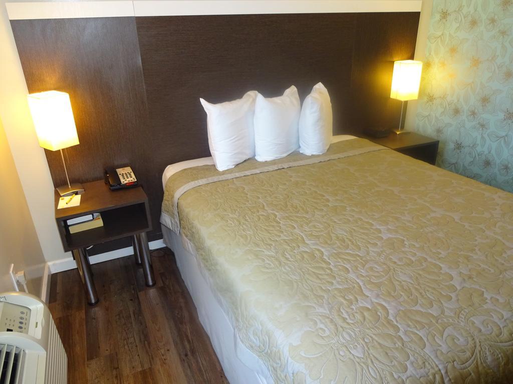 Super 8 By Wyndham Brooklyn / Park Slope 3*