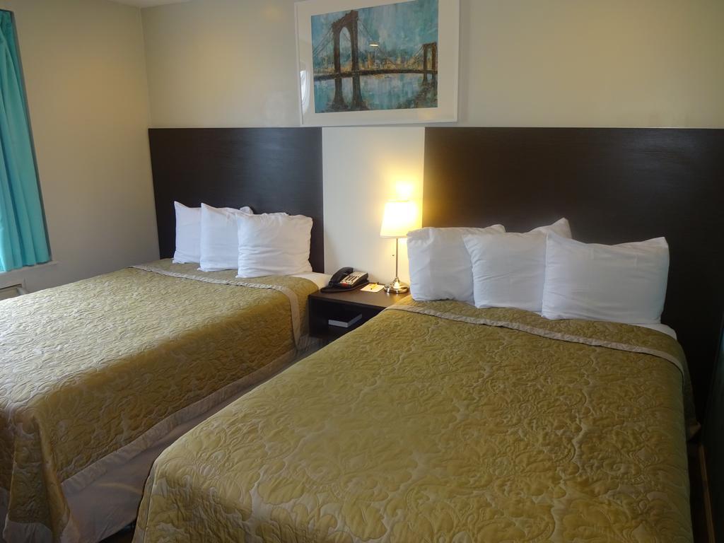 Super 8 By Wyndham Brooklyn / Park Slope Hotel