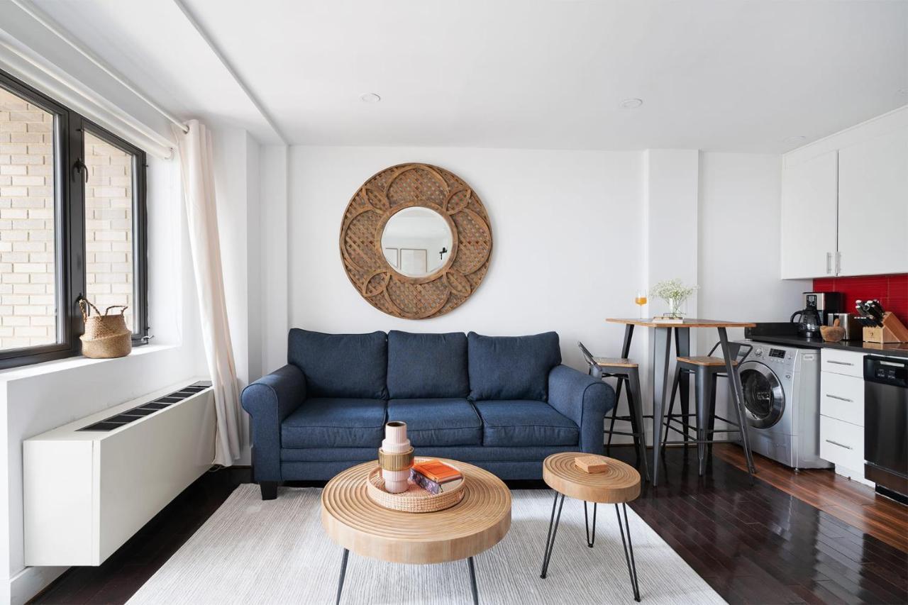 809-2b New Bldg Jr Columbus Circle Balcony Wd Appartement