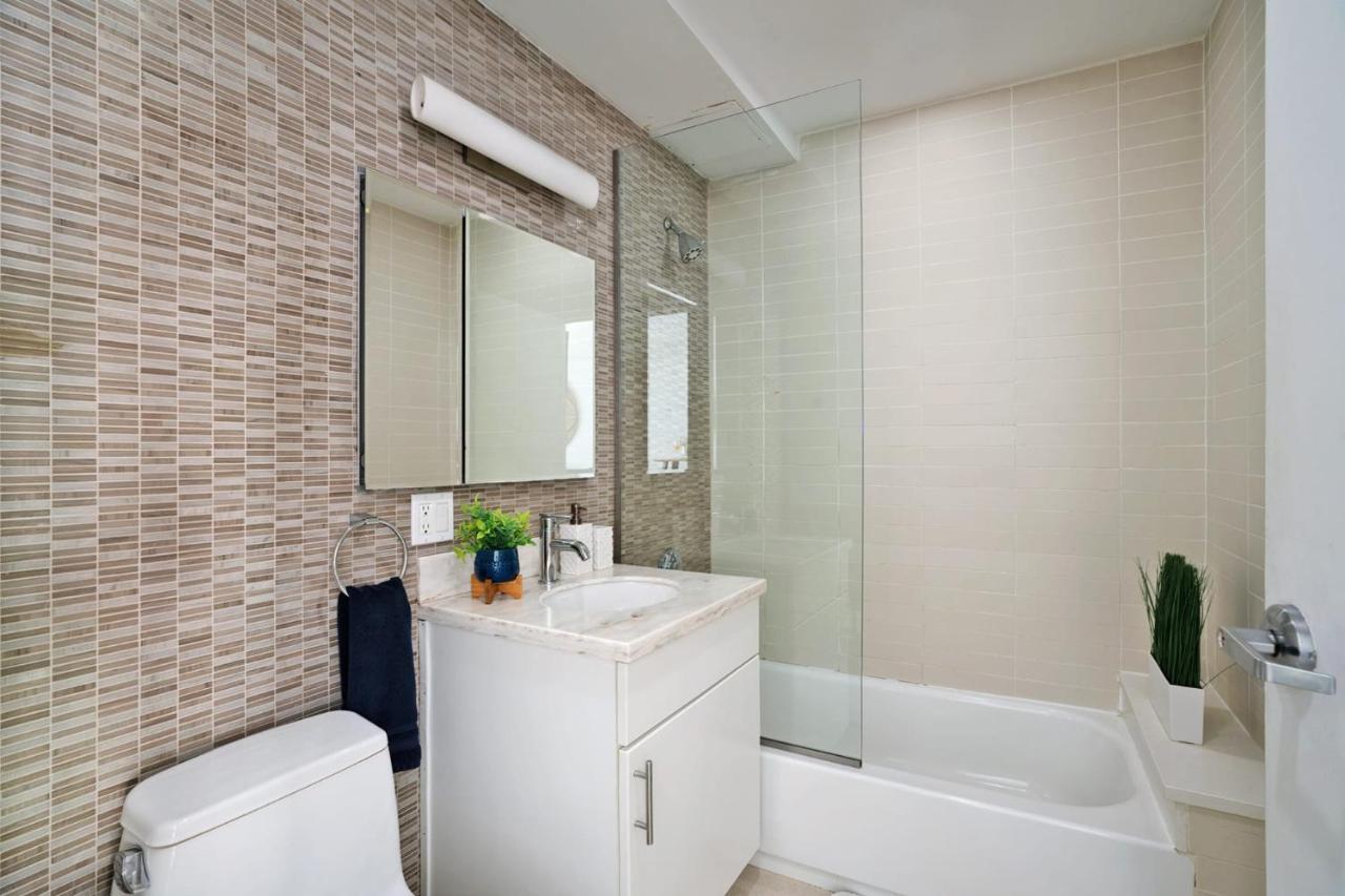 809-2b New Bldg Jr Columbus Circle Balcony Wd Appartement *