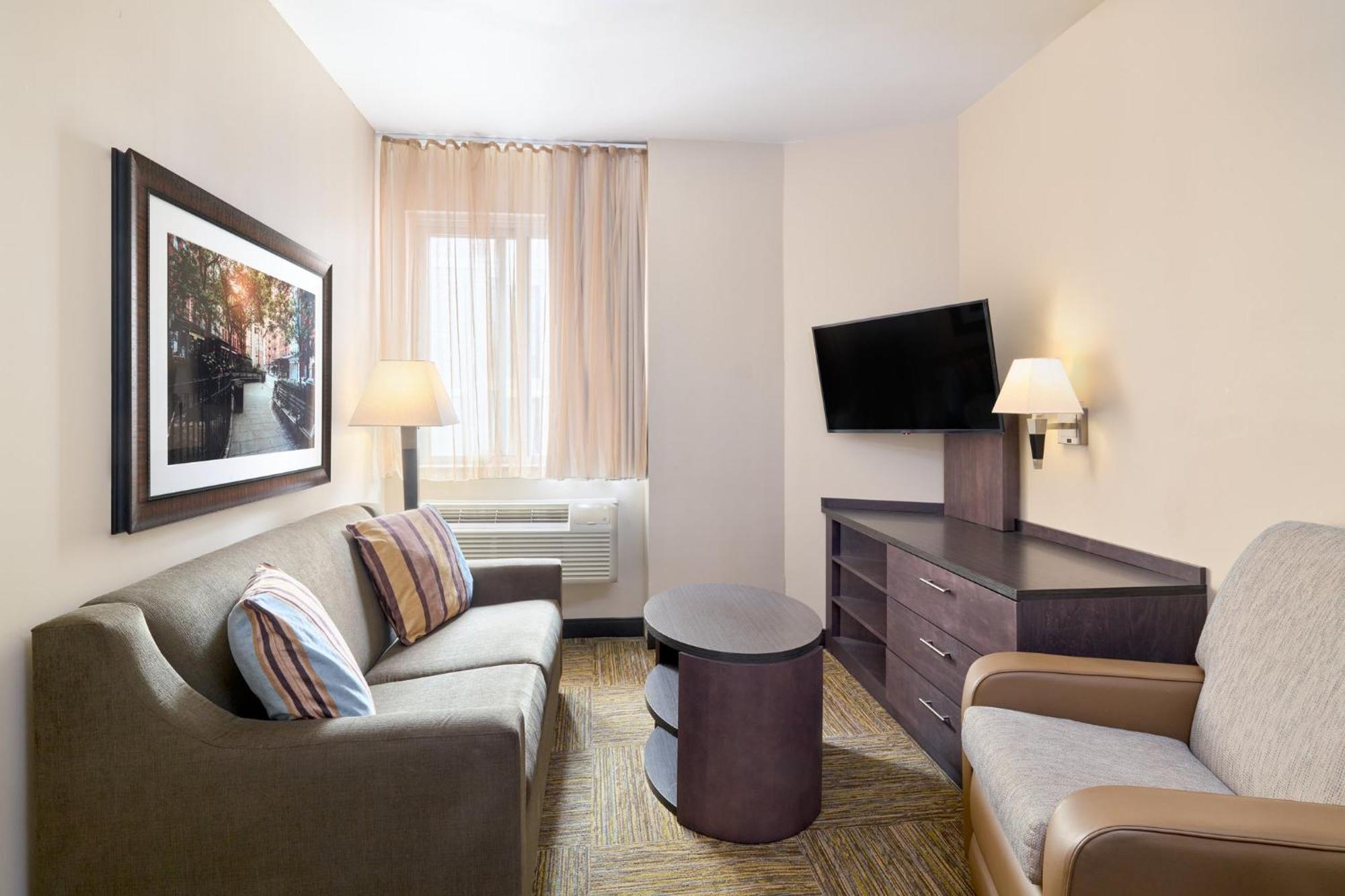 Candlewood Nyc -times Square By Ihg Hotel 3*
