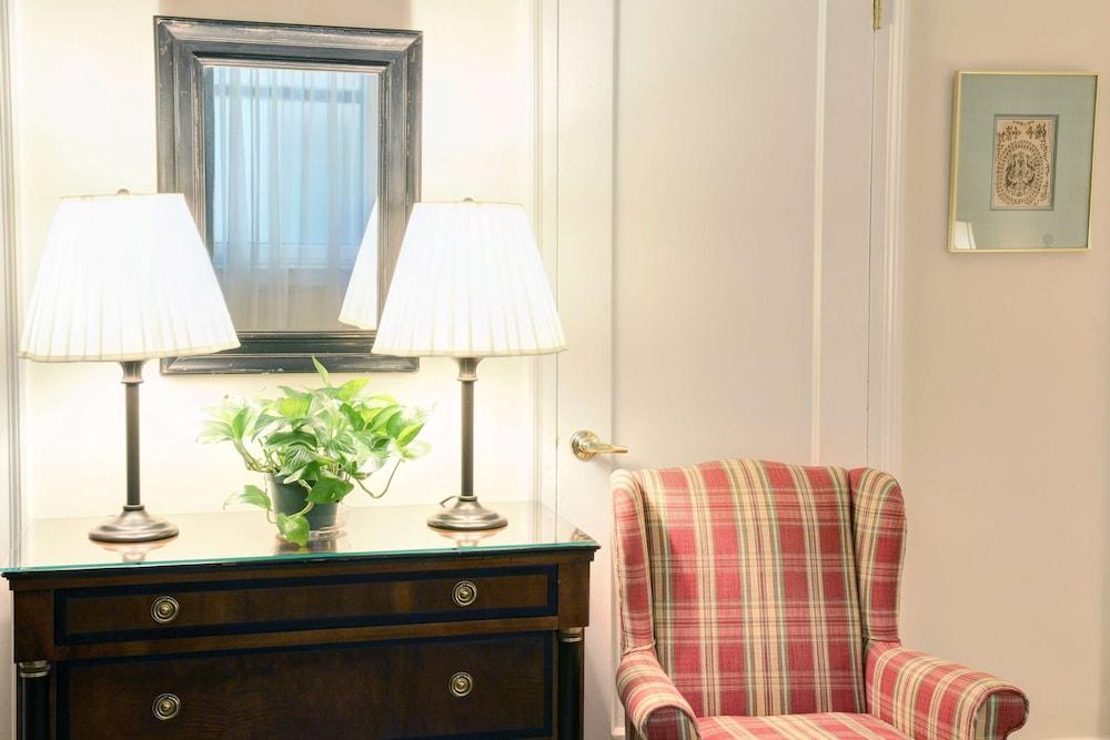 Hotel Roger Smith