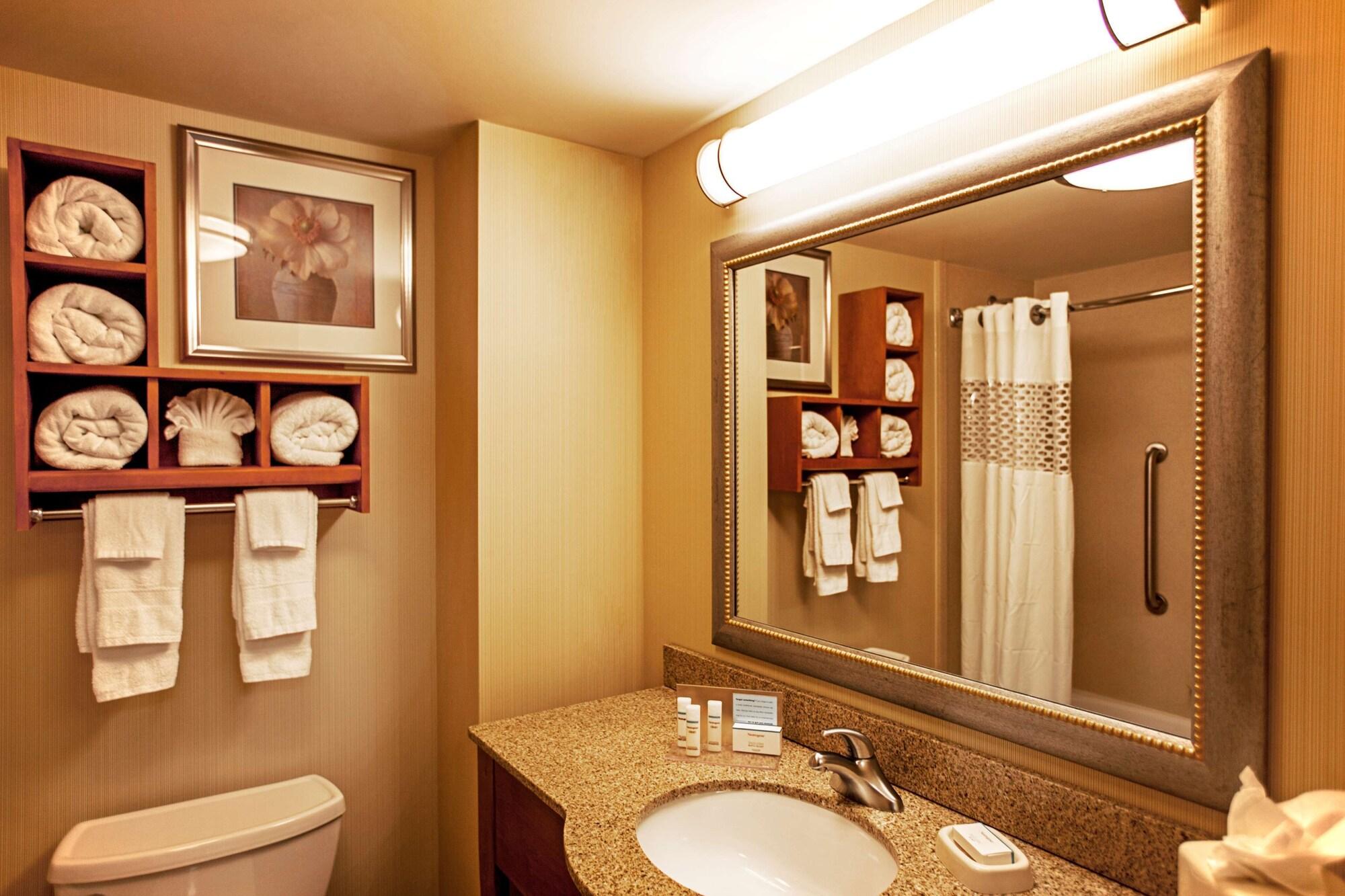 Hotel Hampton - Laguardia Airport 3*