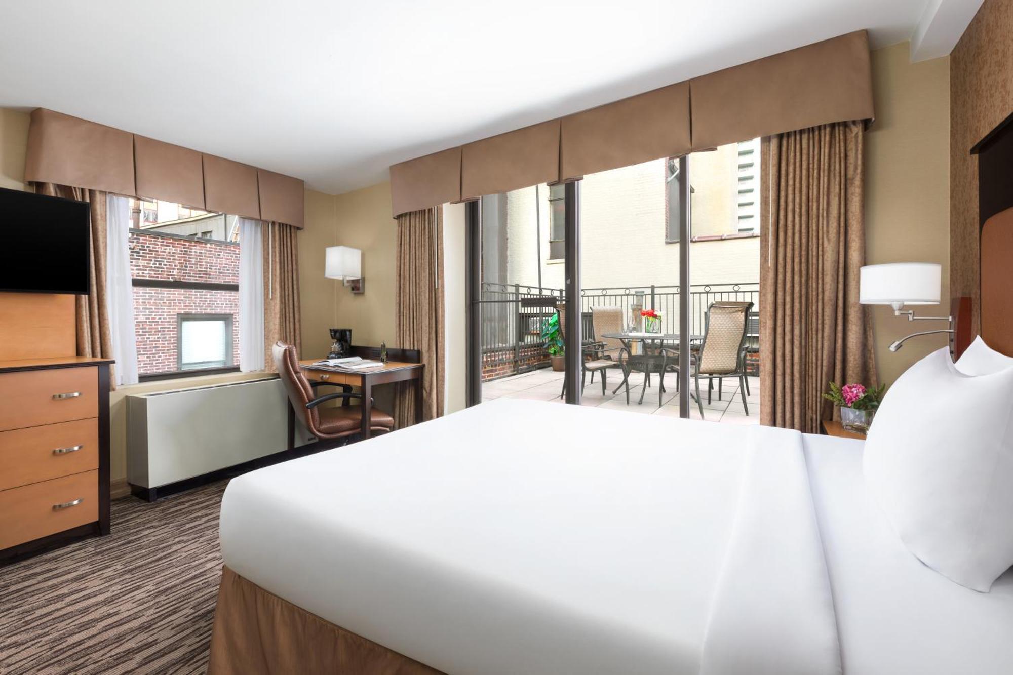 The At Fifth Avenue New York