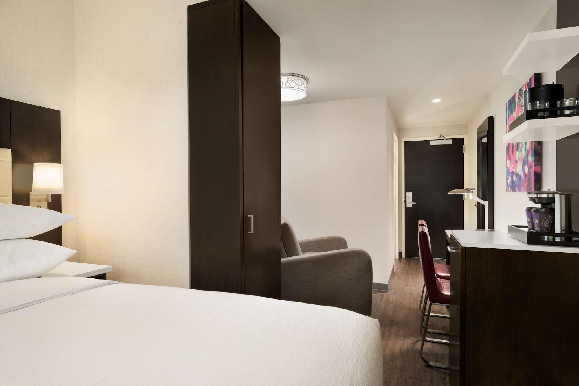 Hotel Embassy By Hilton Manhattan Times Square 4*