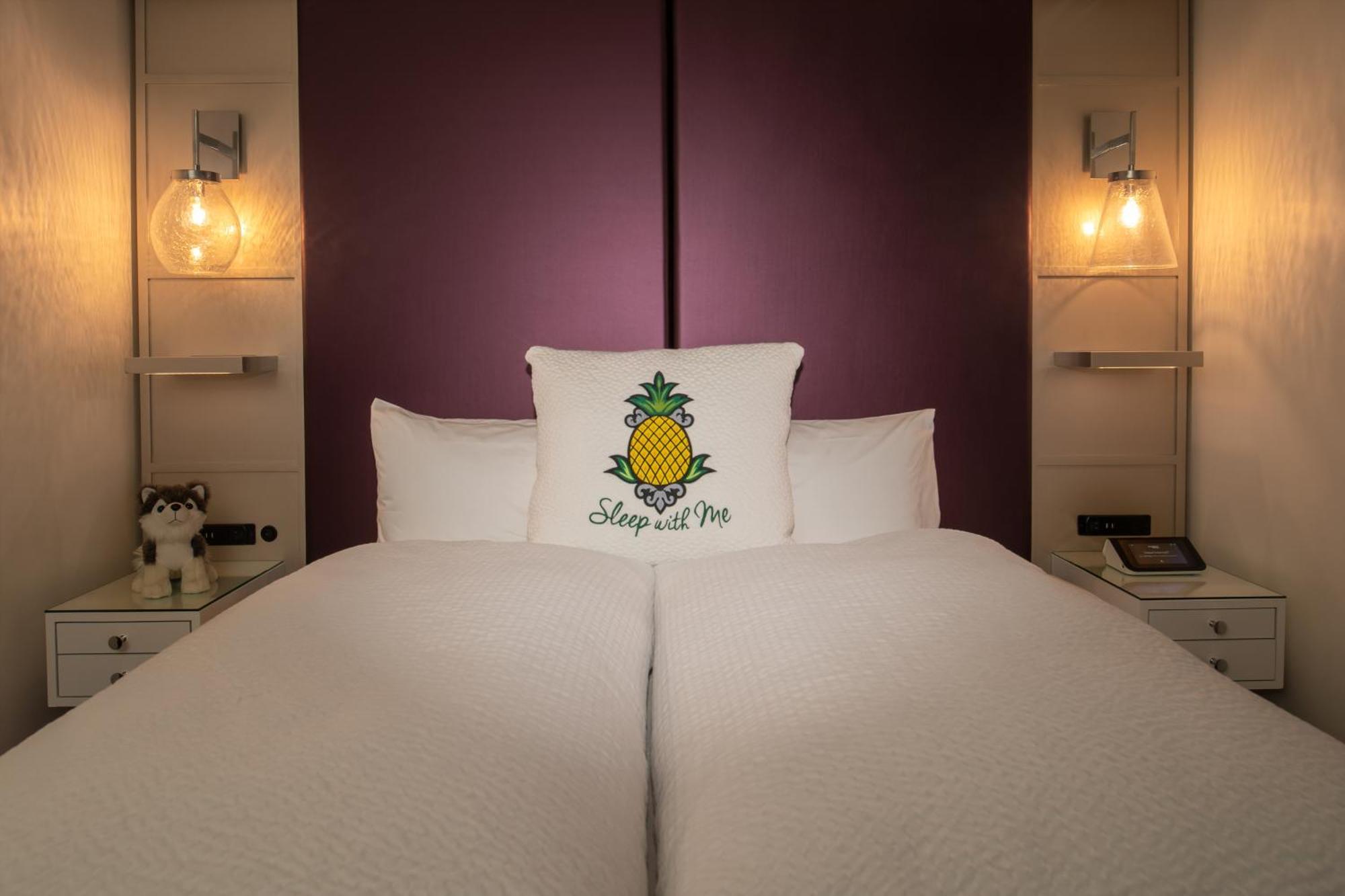 Staypineapple, An Artful Hotel, Midtown Hotel