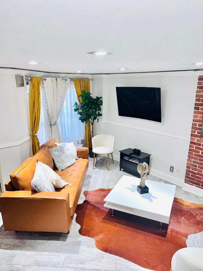 Privatunterkunft Modern Brownstone 2bdrm Duplex With Backyard Terrace *