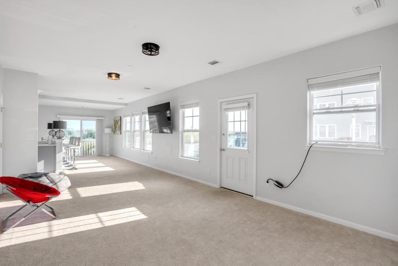 Stunning Beachfront Queens Getaway Townhouse Holiday home *