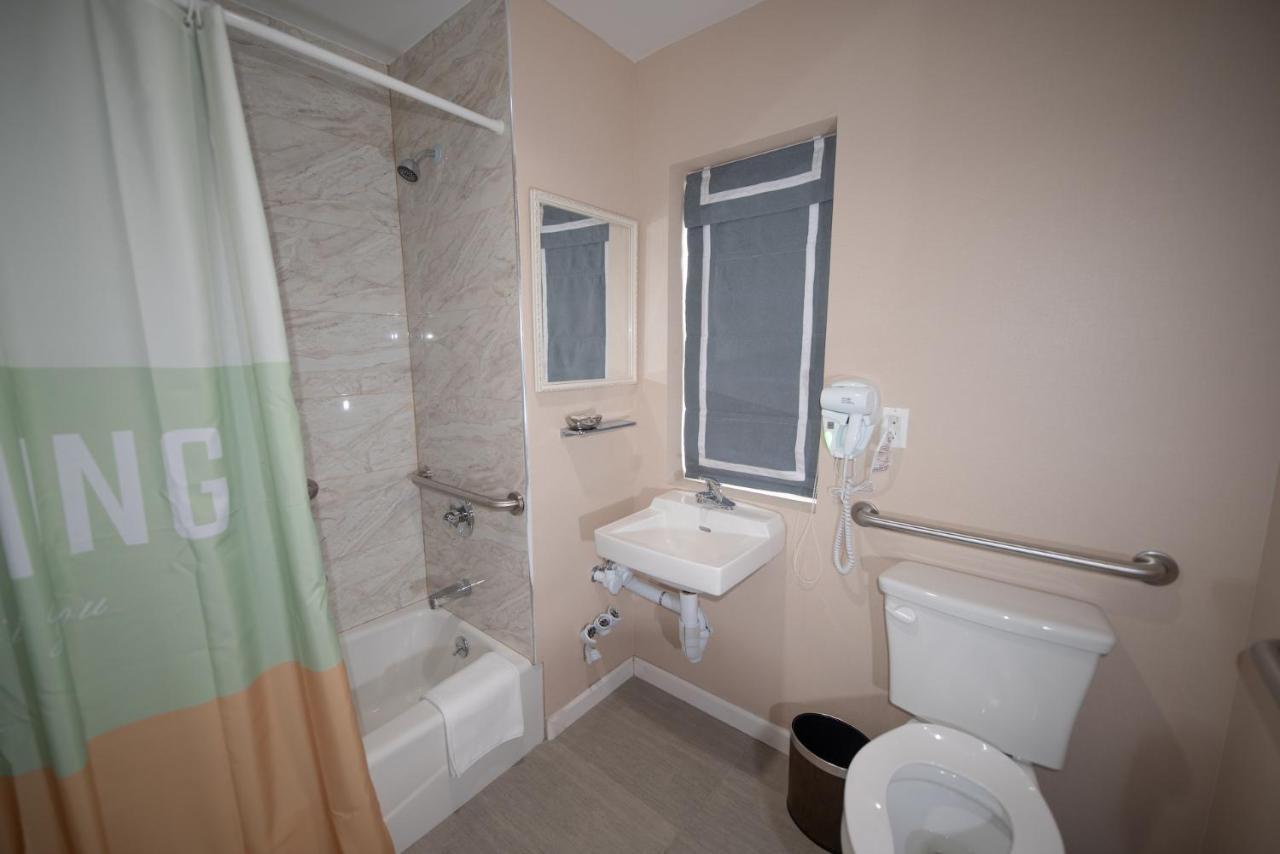 Flushing Garden Hotel 2*