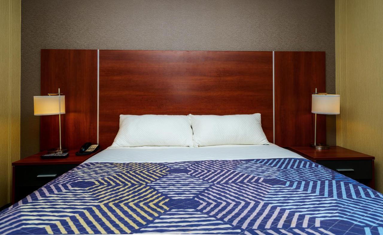 Sky Flushing/laguardia Airport New York