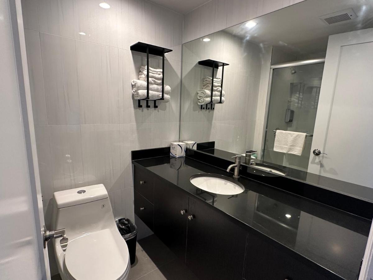 Regal & Laguardia 3*