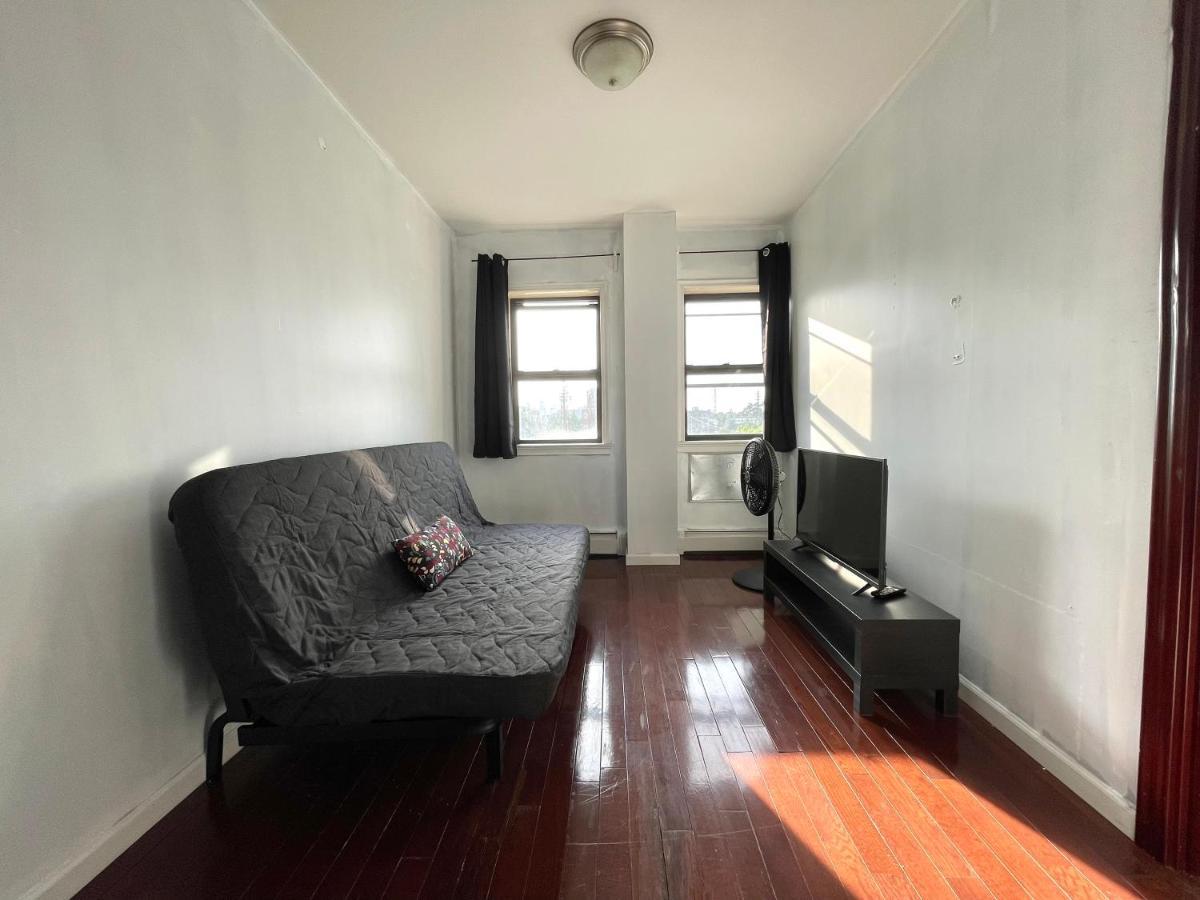 Apartment 2br Elevator Apt 10min To Lga Airport 1min To Train! New York