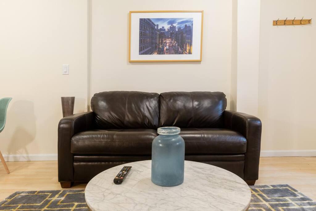 Apartment Comfortable With Workstation *