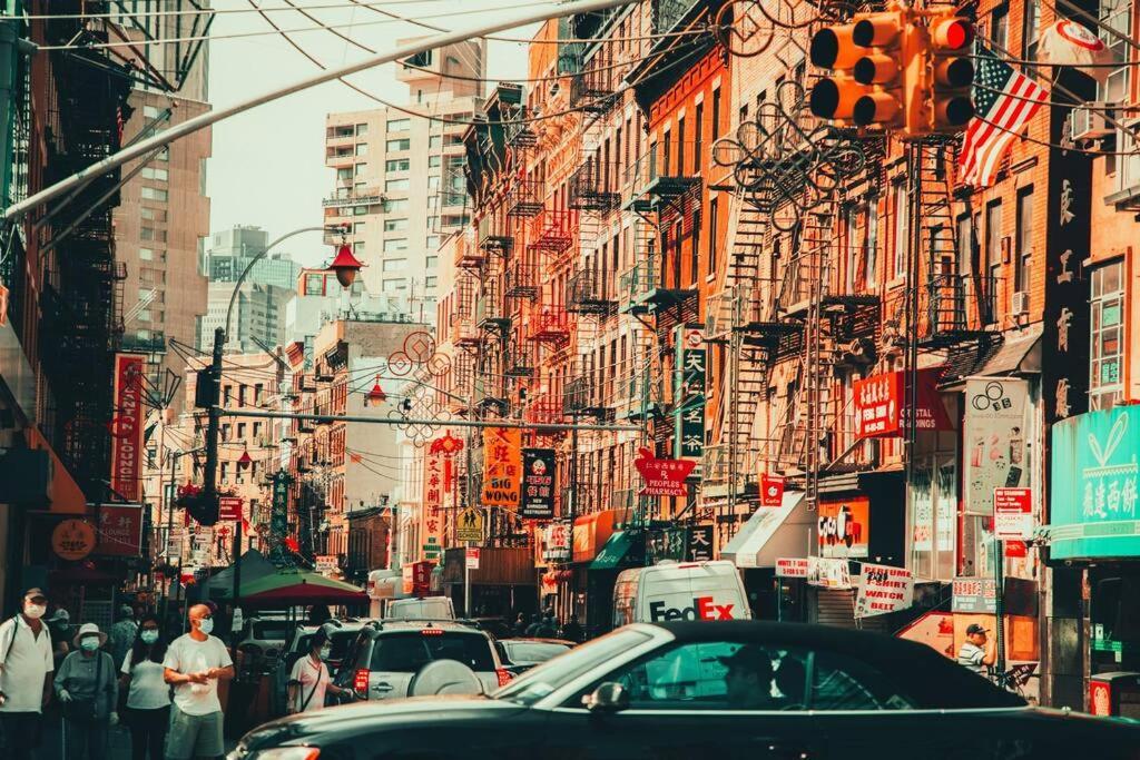 Comfortable With Workstation Apartment