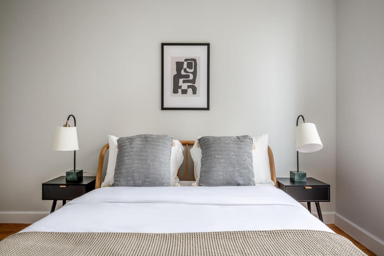 Midtown 2br W Elevator Wd Nr Entertainment Nyc-1227 New York