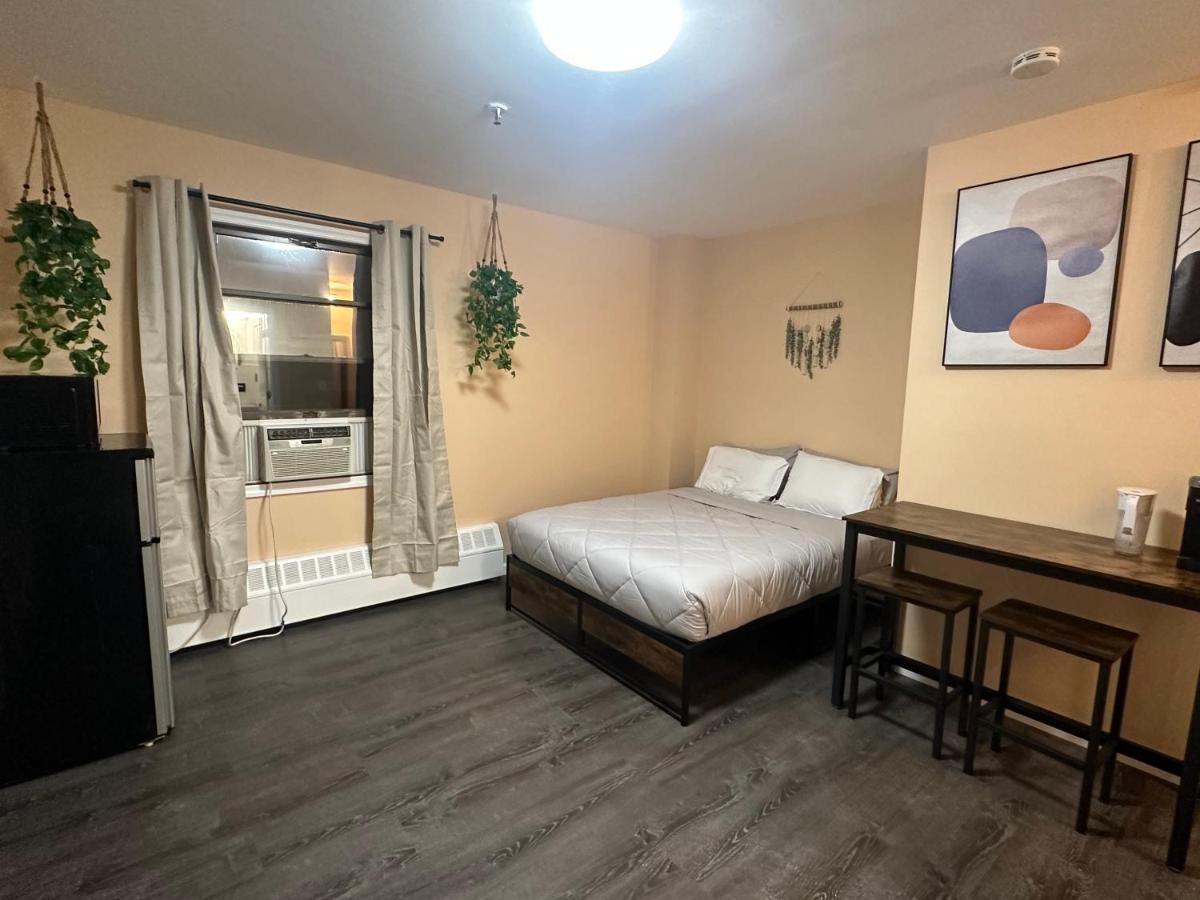 Brooklyn By The Apartment *