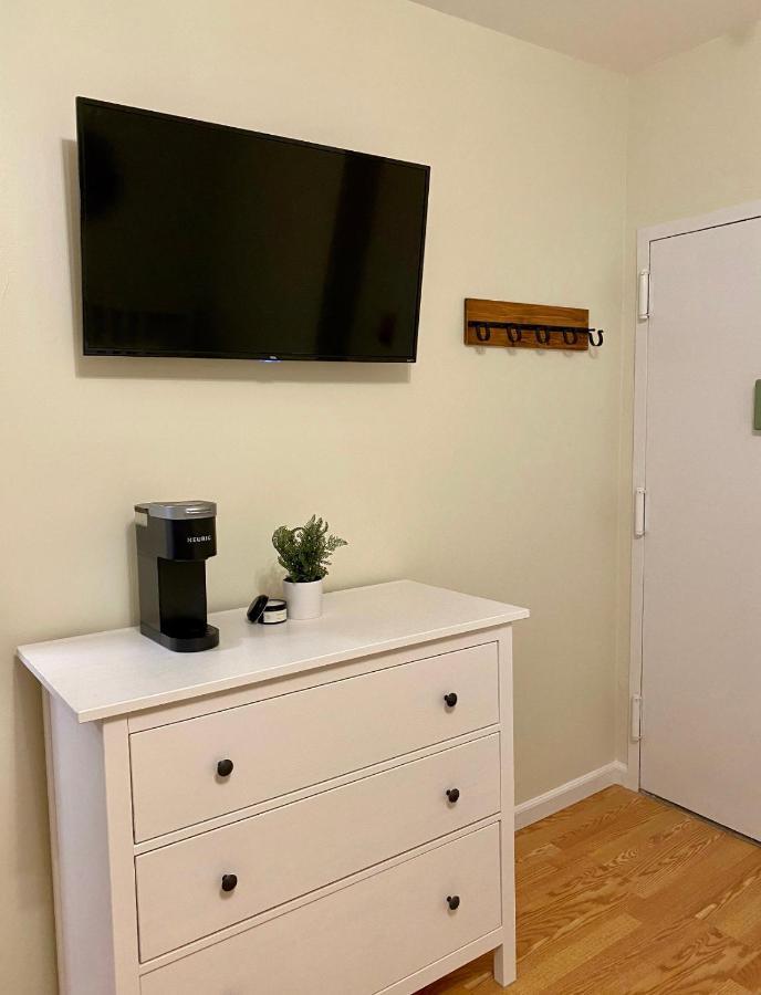 Brooklyn By The Apartment *