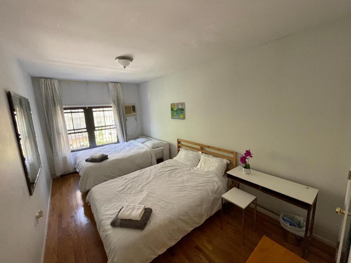 Spacious Bedroom For 4 In Shared Townhouse+garden *