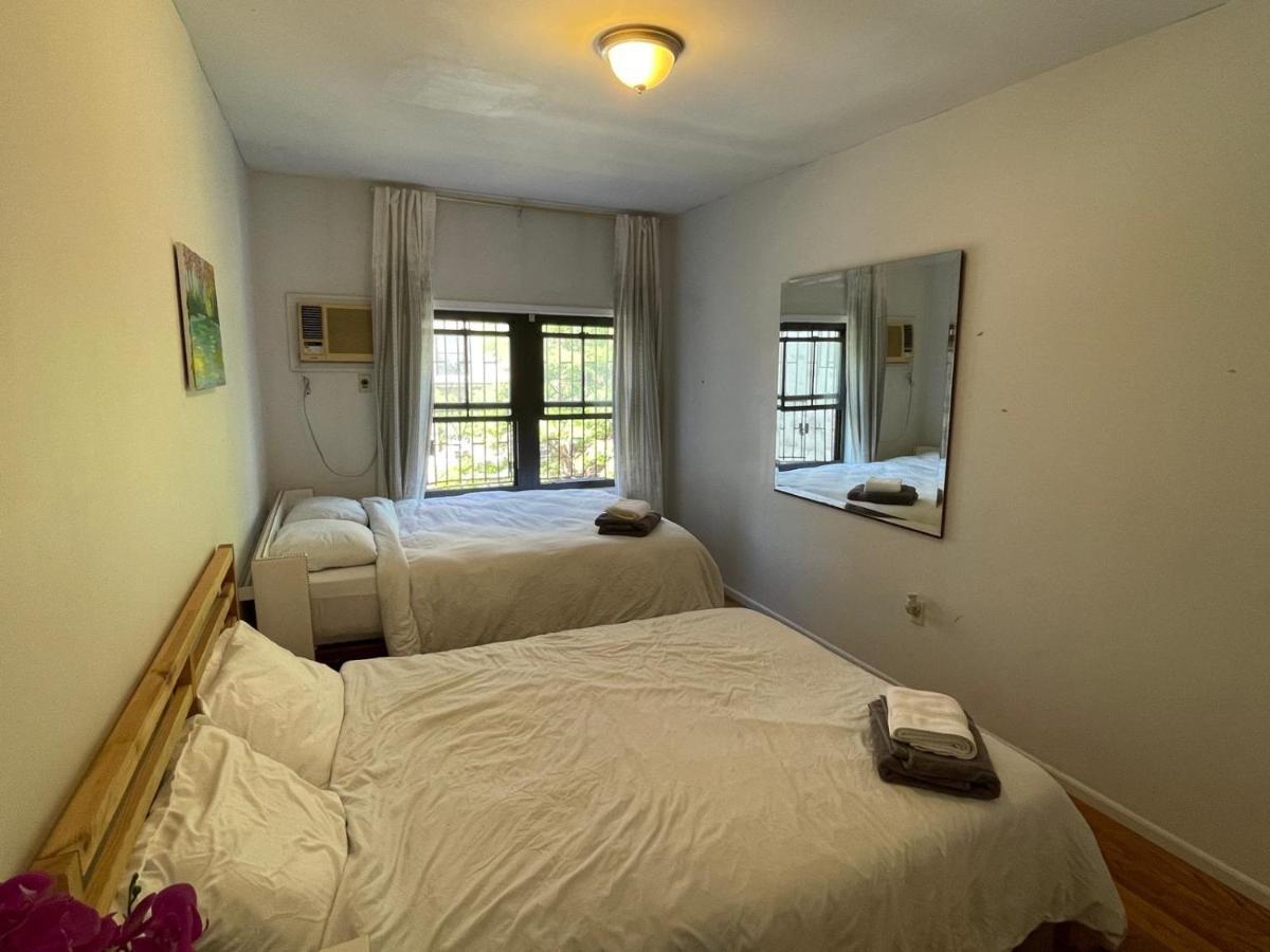 Homestay Spacious Bedroom For 4 In Shared Townhouse+garden